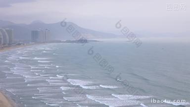 双月湾<strong>沙滩海滩</strong>海浪海水浪花实拍4k